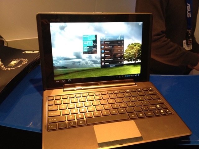 Hands-On With ASUS’s Padfone, A Gadget That Wants To Kill The iPhone, iPad And MacBook Air In One Go [MWC 2012]