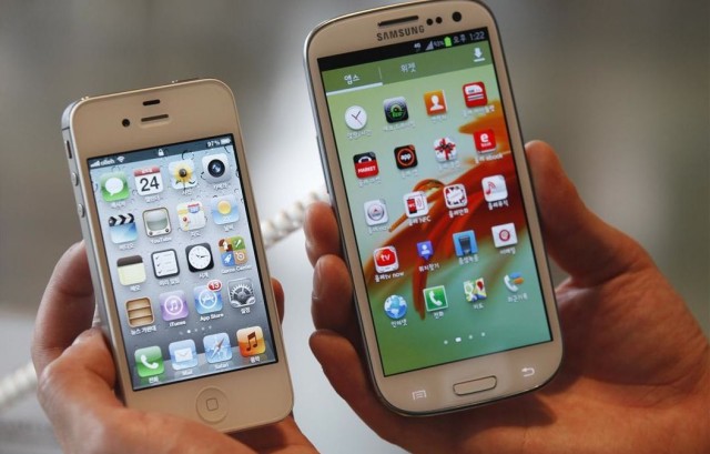 an_apple_iphone_4s_left_and_a_samsung_galaxy_s_iii_503844c1d6