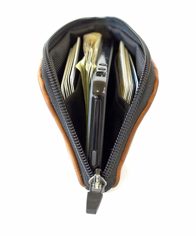 Finn wallet interior size27 lg 640x768 Plenty of room.