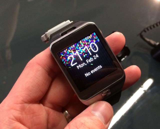 Image27 640x516 Samsung's Galaxy Gear 2 boasts better battery life, a built-in IR blaster, and swappable straps.
