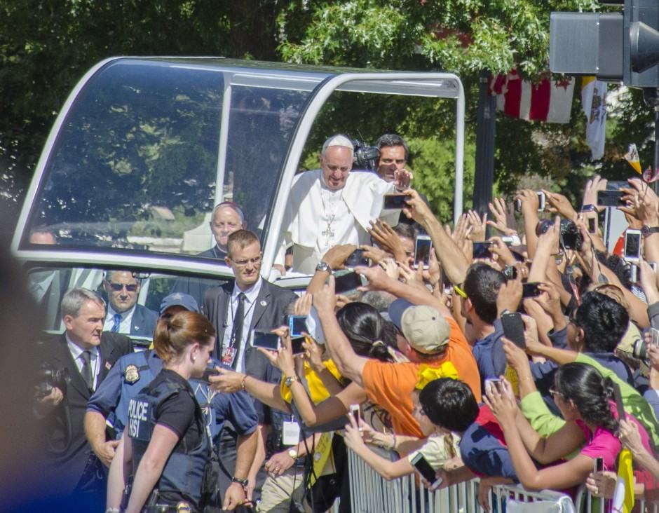 pope-cameras-phones-america