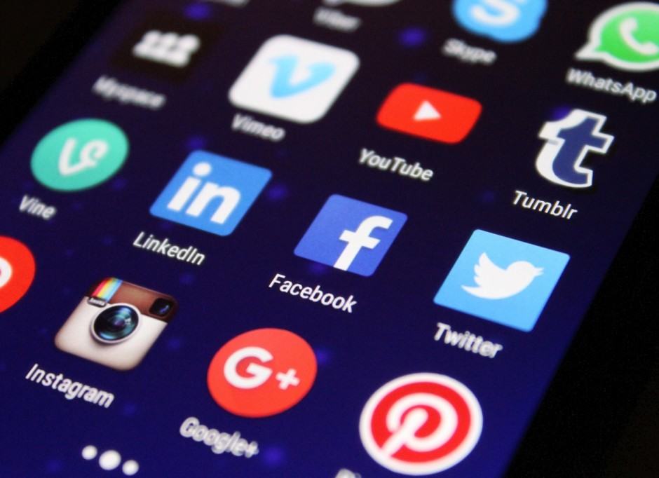 Apple Reports ‘Staggering’ $2.6B Sales in China Phone-killing apps